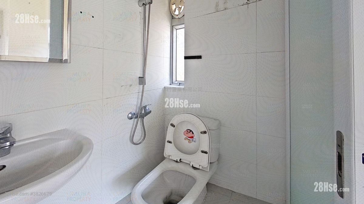 bathroom: Mei Foo Sun Chuen Sell 4 Bedrooms , 2 Bathrooms 590 ft²