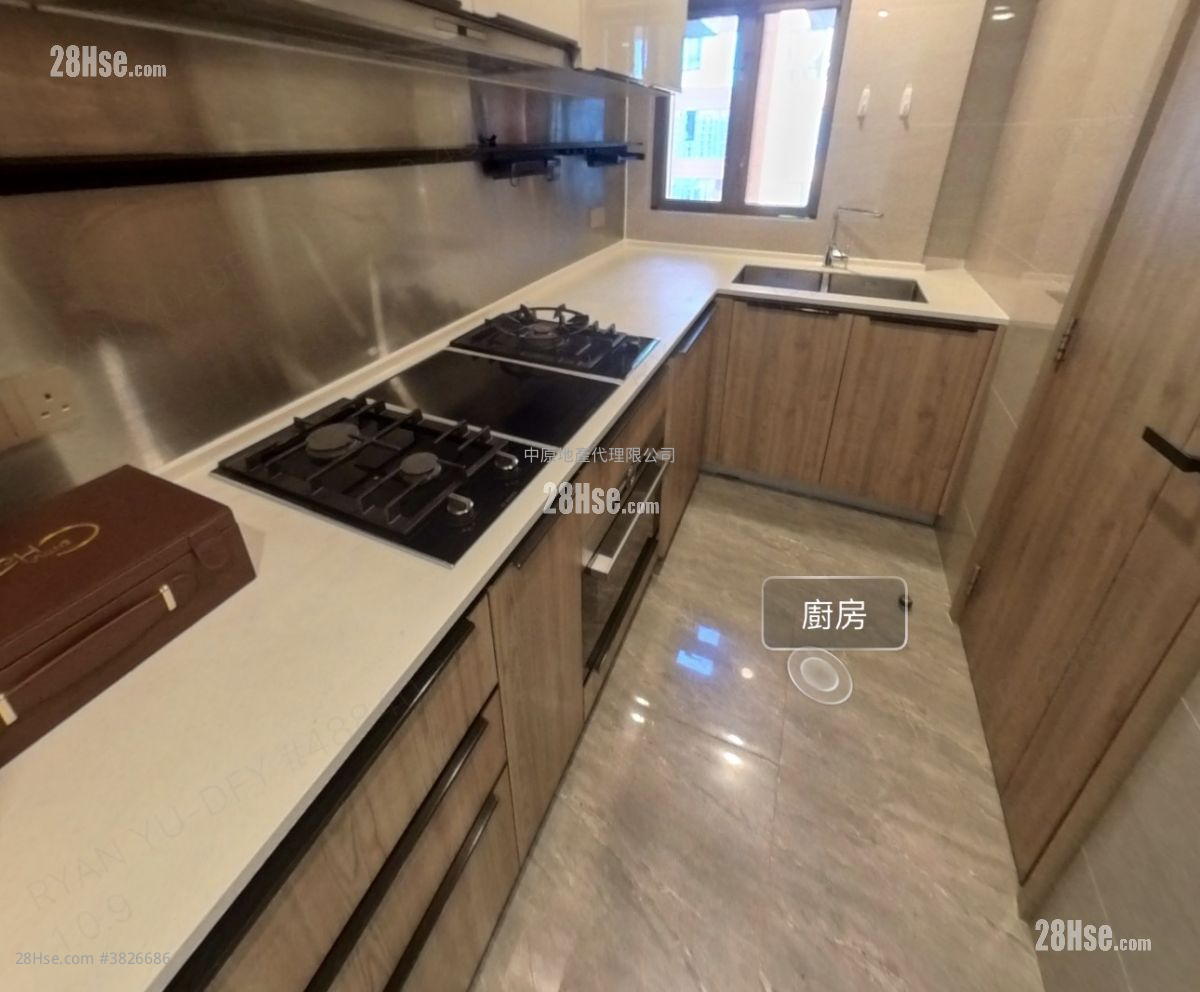 Centra Horizon Sell 3 Bedrooms 1,019 ft²