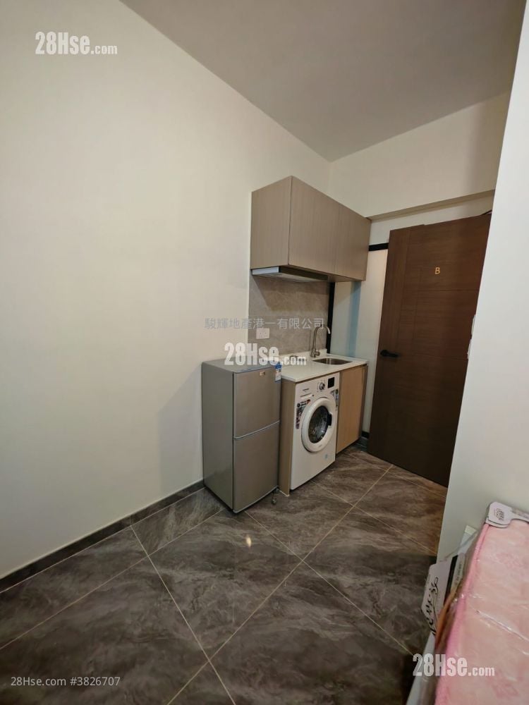 Golden Mansion Rental Studio , 1 Bathroom 140 ft²