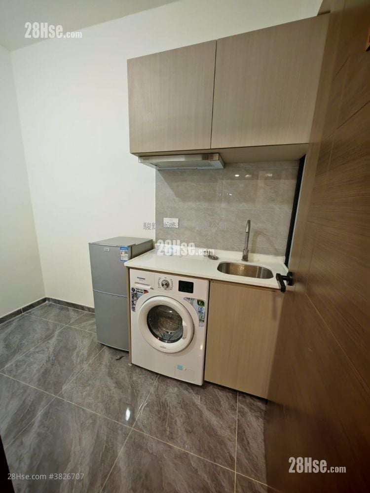 Golden Mansion Rental Studio , 1 Bathroom 140 ft²