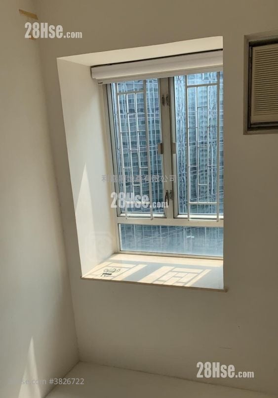 Westlands Court Sell 2 Bedrooms , 1 Bathroom 375 ft²