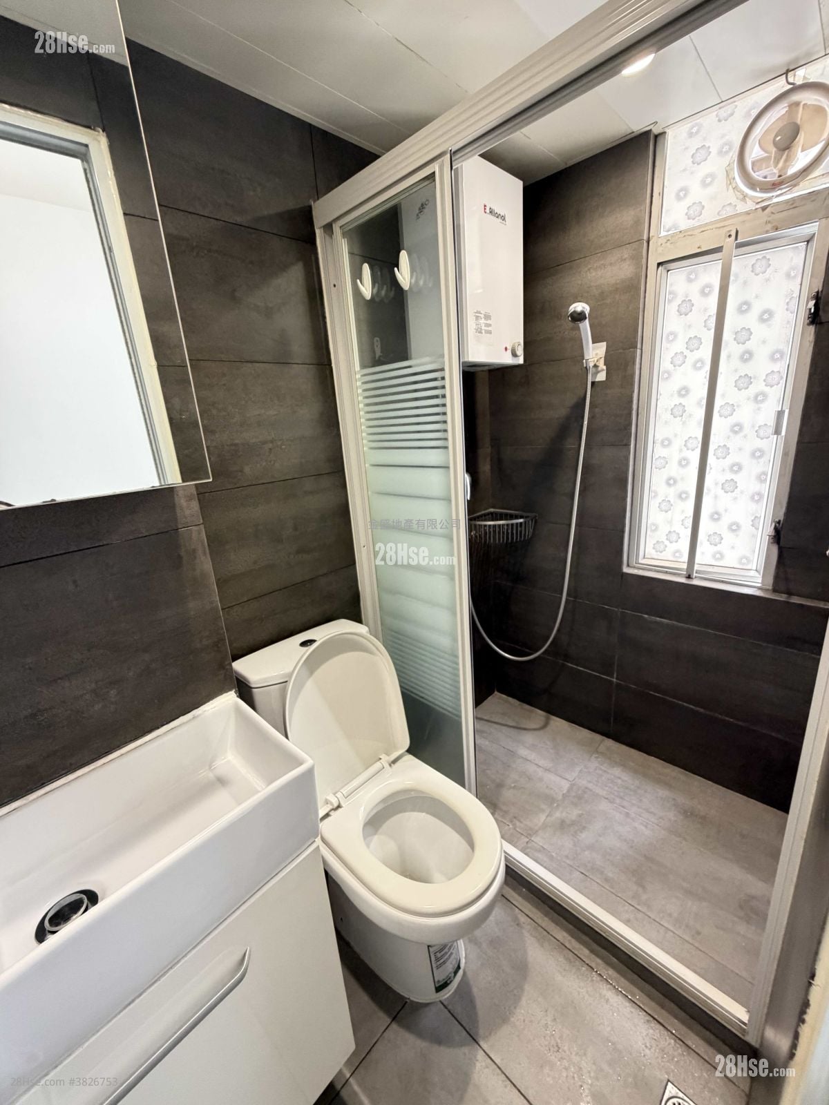 單幢樓房 租盤 1 浴室 120 平方呎