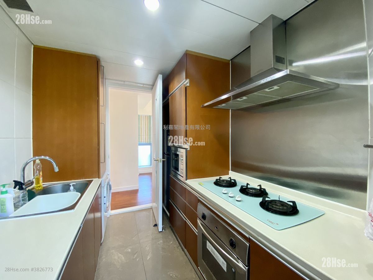 廚房: 貝沙灣 售盤 2 房 , 1 浴室 614 平方呎