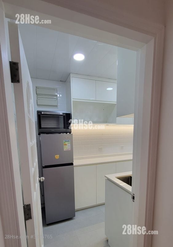 Kerin Court Sell 3 Bedrooms , 2 Bathrooms 1,152 ft²