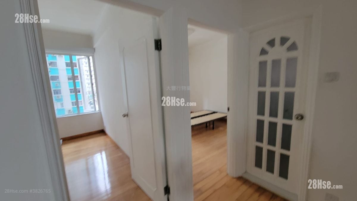 Kerin Court Sell 3 Bedrooms , 2 Bathrooms 1,152 ft²