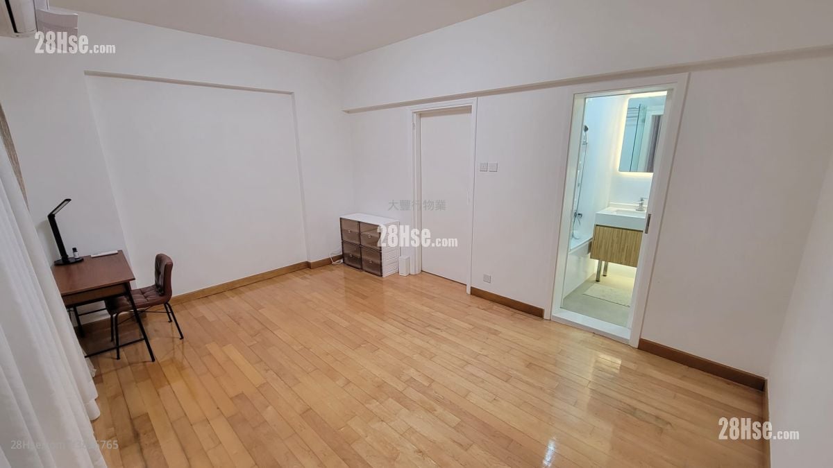 Kerin Court Sell 3 Bedrooms , 2 Bathrooms 1,152 ft²