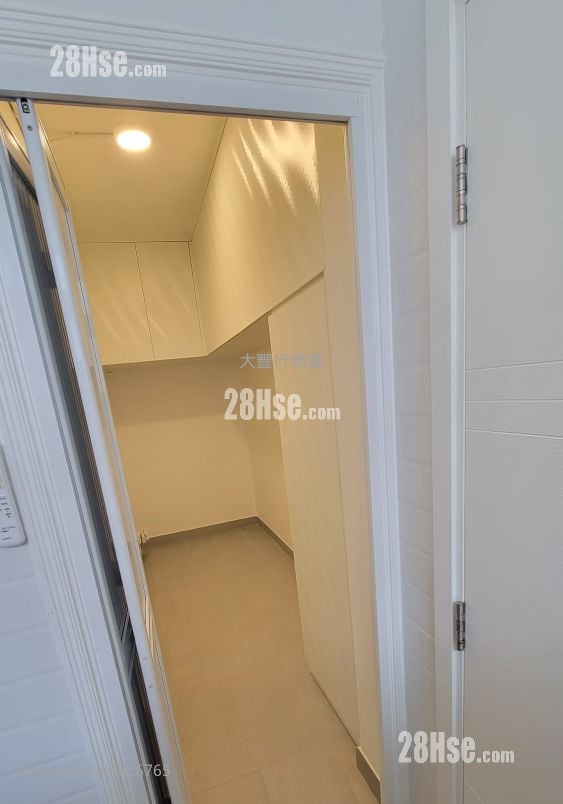 Kerin Court Sell 3 Bedrooms , 2 Bathrooms 1,152 ft²