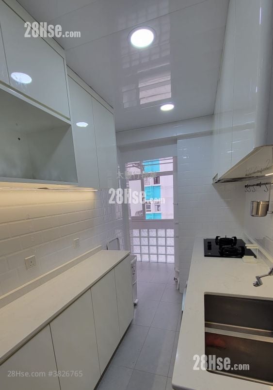 Kerin Court Sell 3 Bedrooms , 2 Bathrooms 1,152 ft²