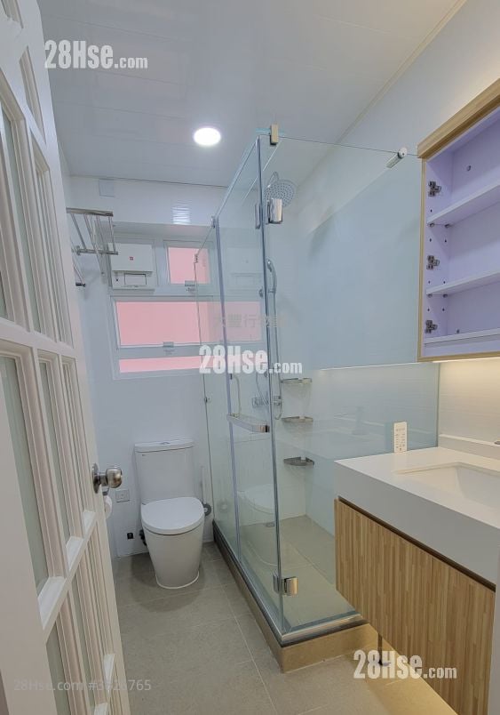 Kerin Court Sell 3 Bedrooms , 2 Bathrooms 1,152 ft²