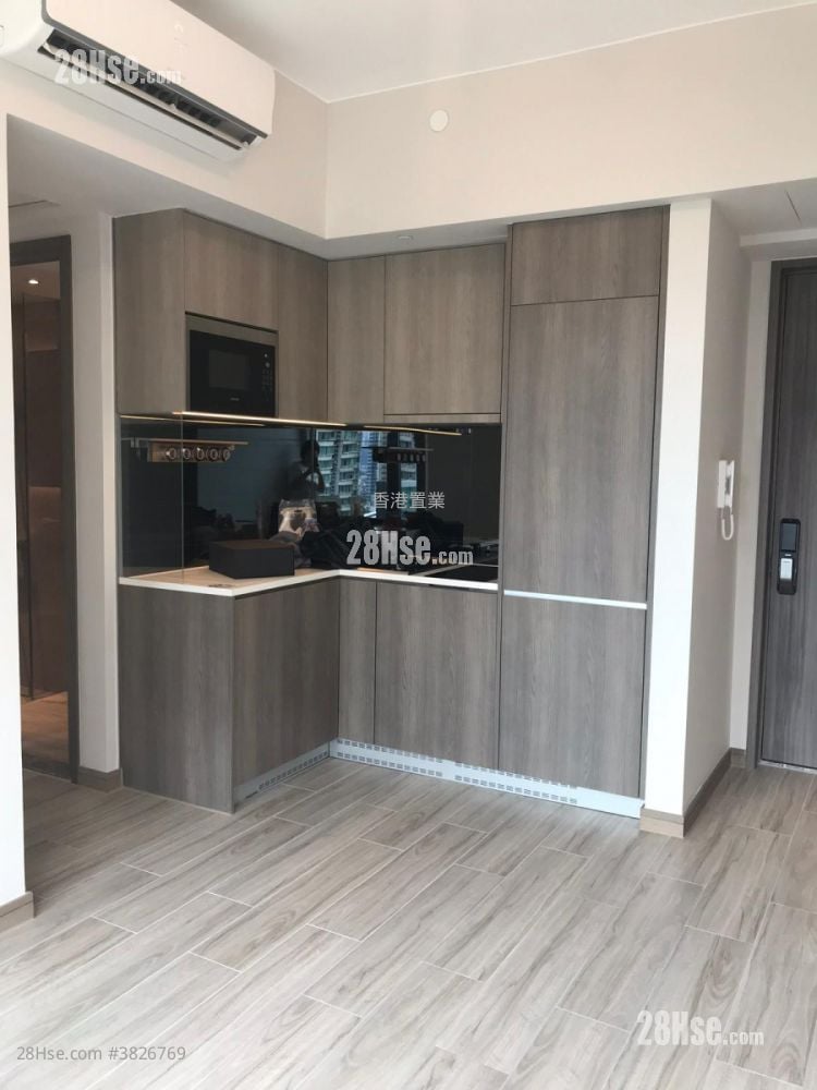 Park One Sell 4 Bedrooms , 2 Bathrooms 595 ft²