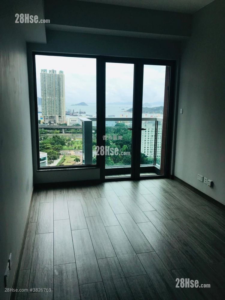 Park One Sell 4 Bedrooms , 2 Bathrooms 595 ft²