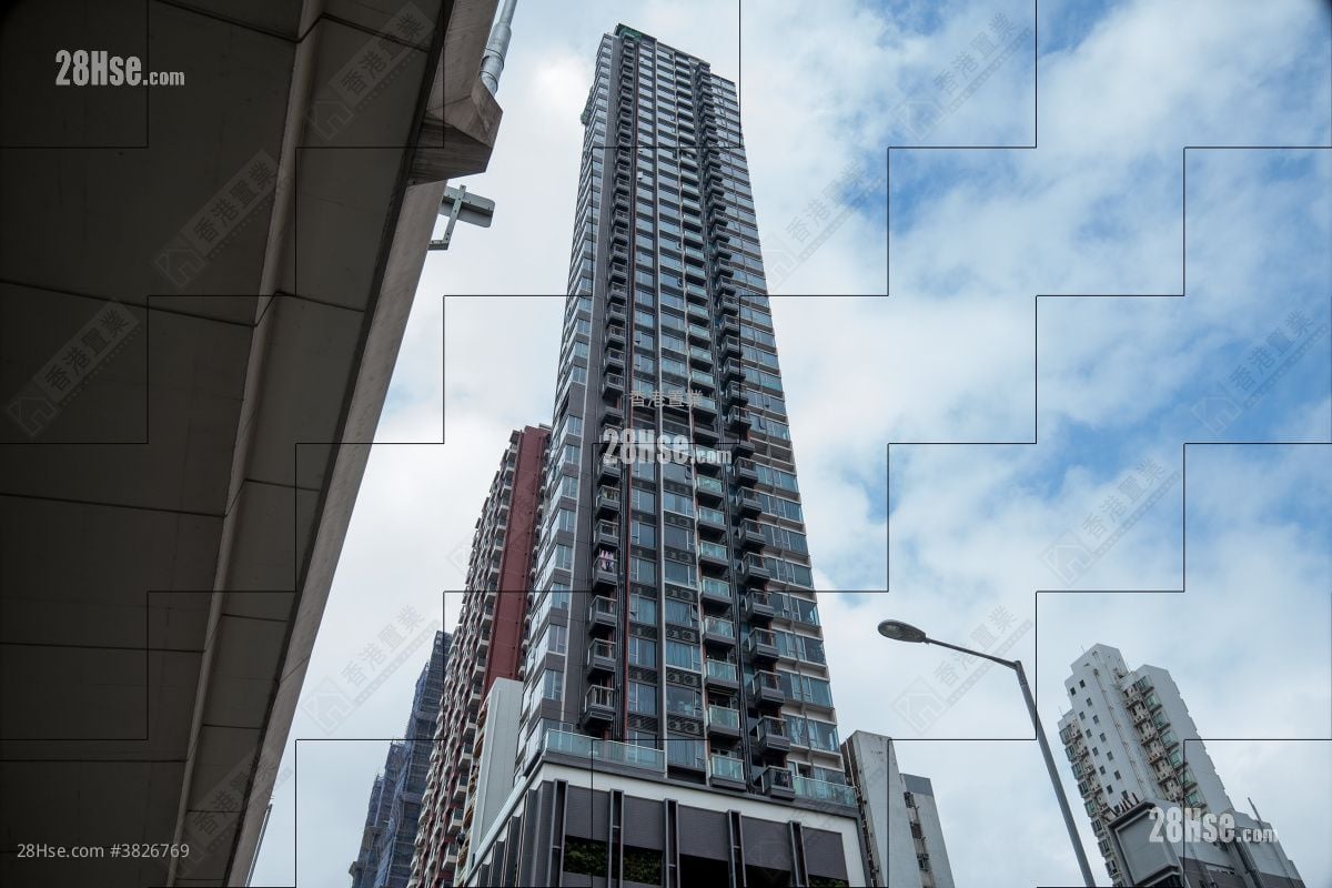 Park One Sell 4 Bedrooms , 2 Bathrooms 595 ft²