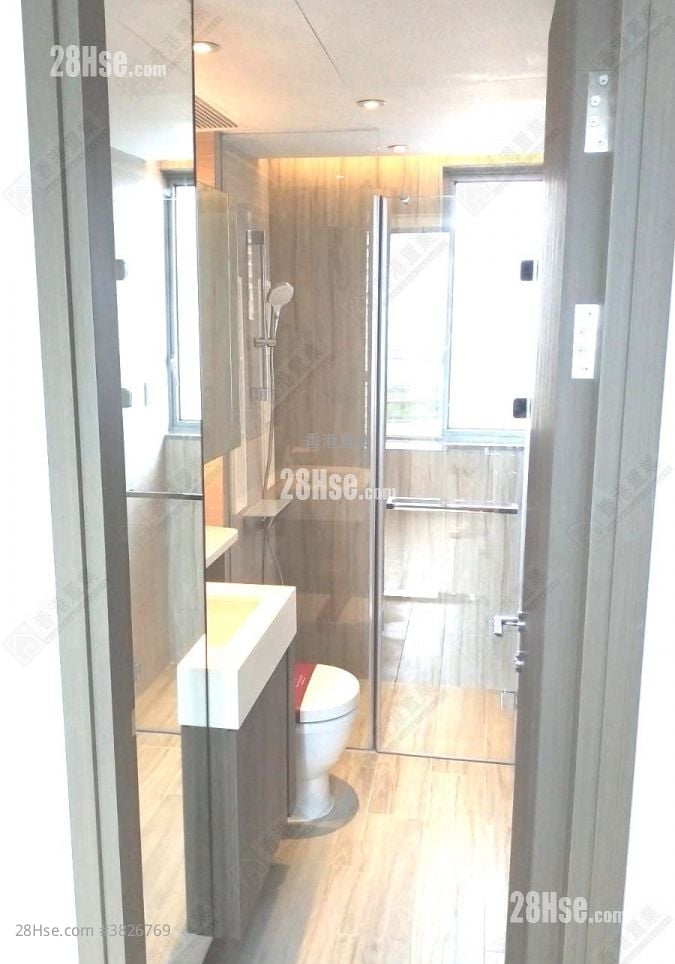 Park One Sell 4 Bedrooms , 2 Bathrooms 595 ft²