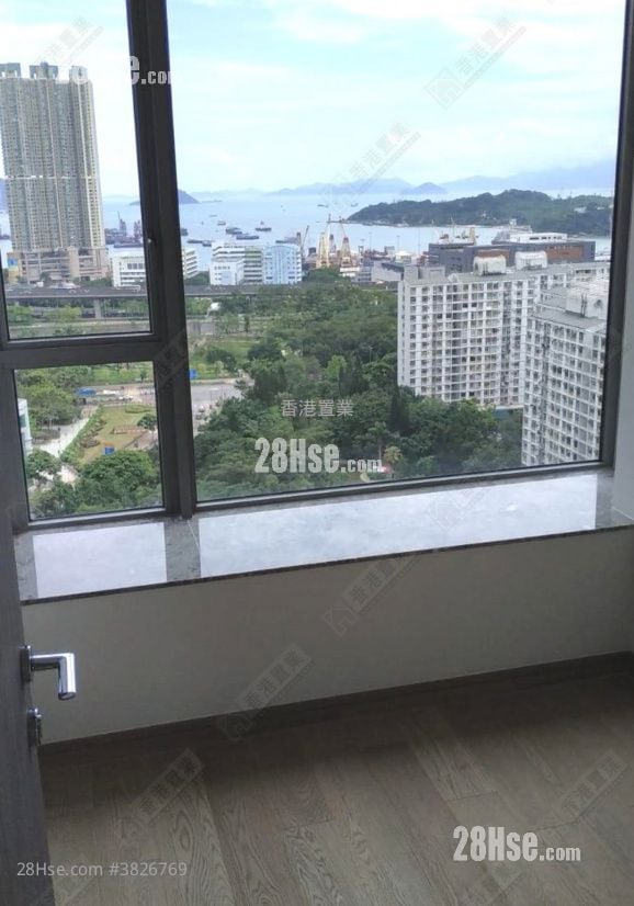 Park One Sell 4 Bedrooms , 2 Bathrooms 595 ft²