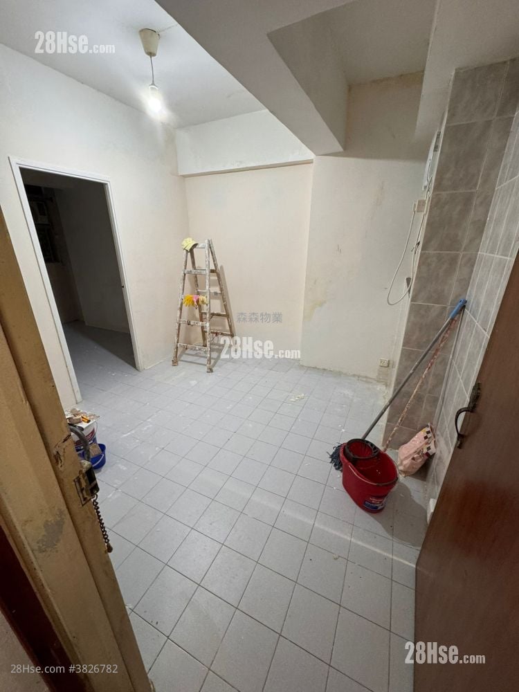 Tak Lee Building Sell 2 Bedrooms , 1 Bathroom