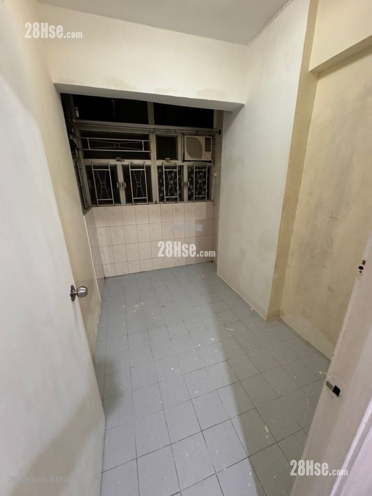 Tak Lee Building Sell 2 Bedrooms , 1 Bathroom