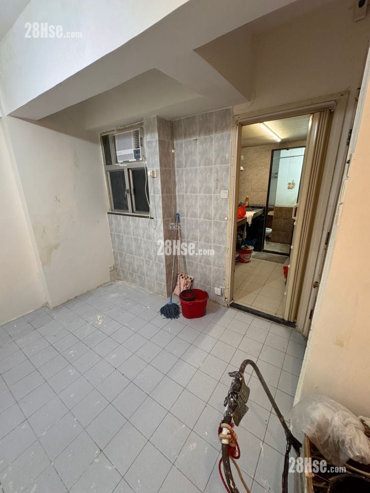 Tak Lee Building Sell 2 Bedrooms , 1 Bathroom