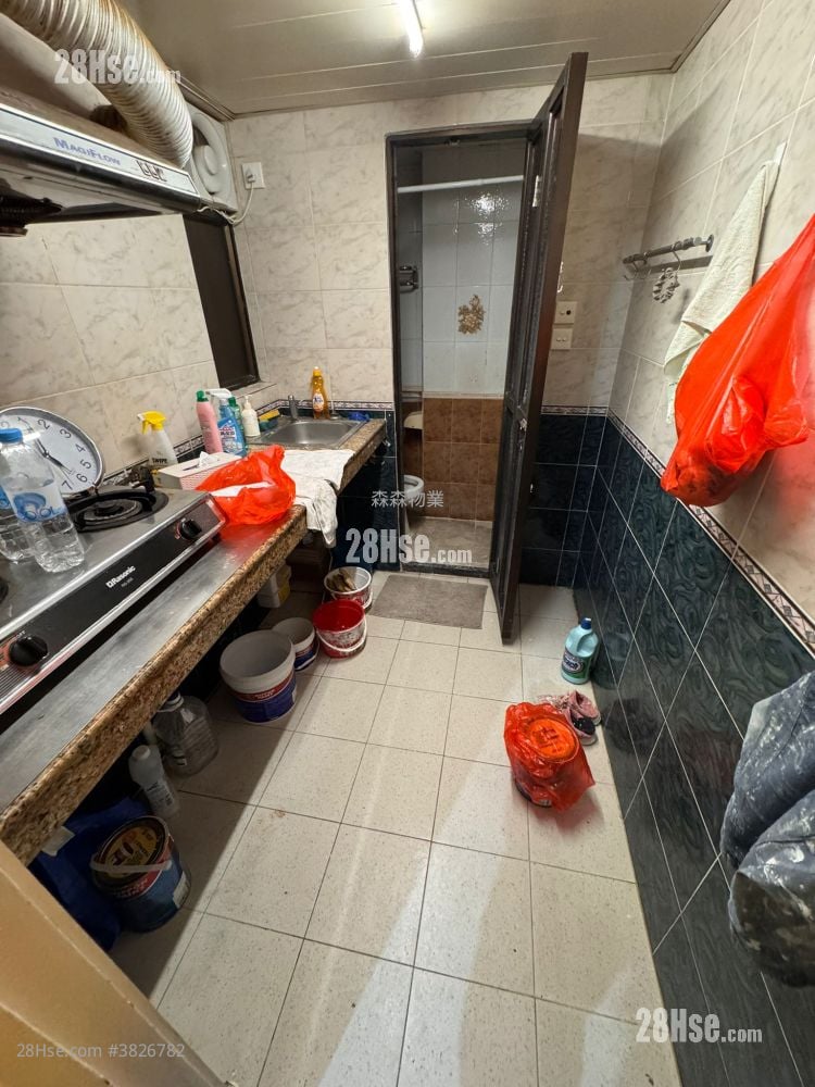 Tak Lee Building Sell 2 Bedrooms , 1 Bathroom