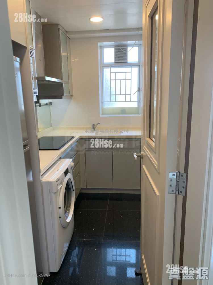 Metro Town Rental 3 Bedrooms , 2 Bathrooms 731 ft²