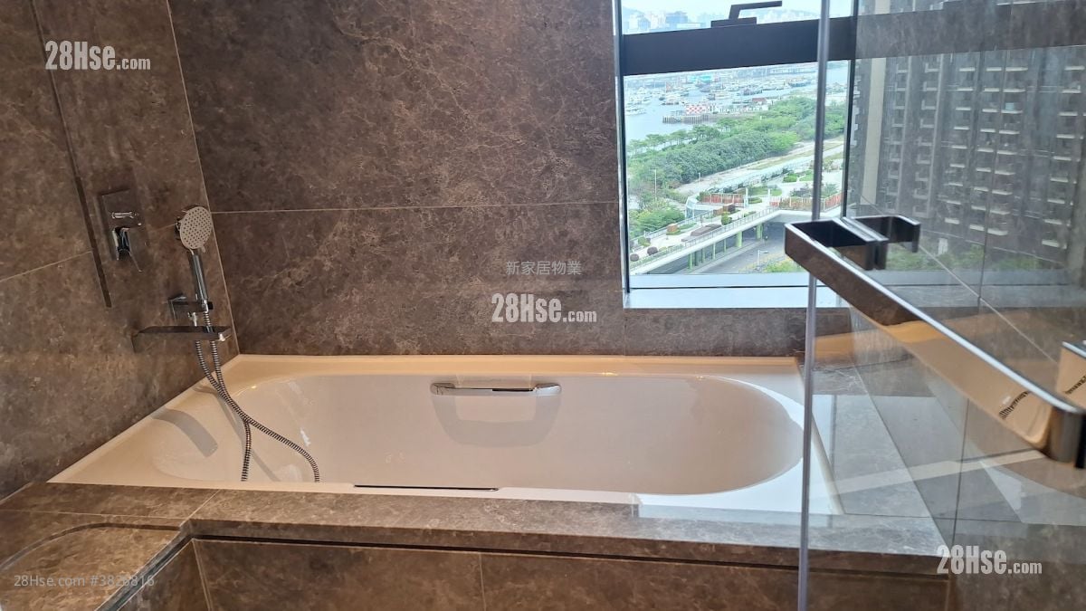 Luxury Apartment Sell 1,408 ft²