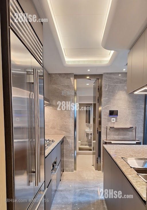 Luxury Apartment Sell 1,408 ft²