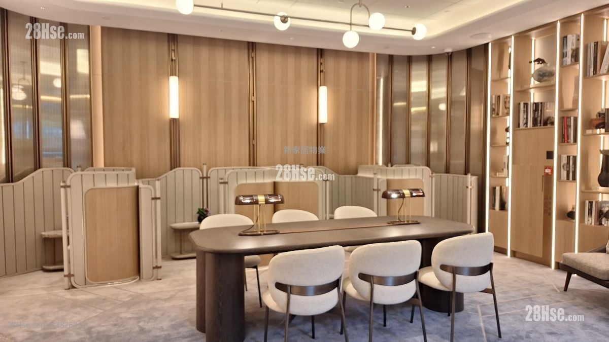 Luxury Apartment Sell 1,408 ft²