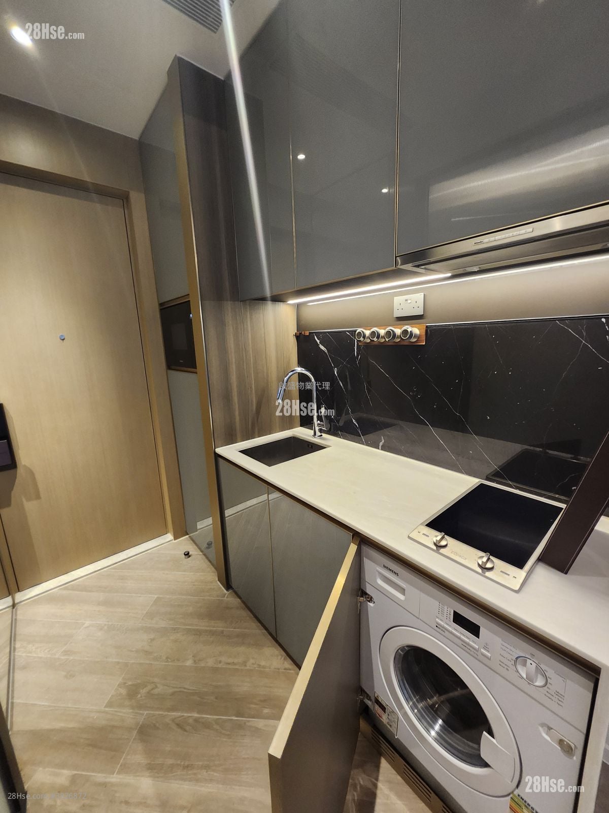 Henley Park Rental Studio , 1 Bathroom 250 ft²