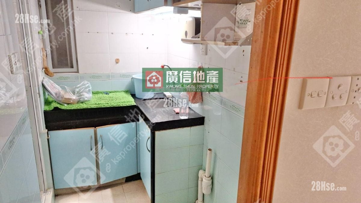 Lai Heung Building Sell 2 Bedrooms , 1 Bathroom 437 ft²