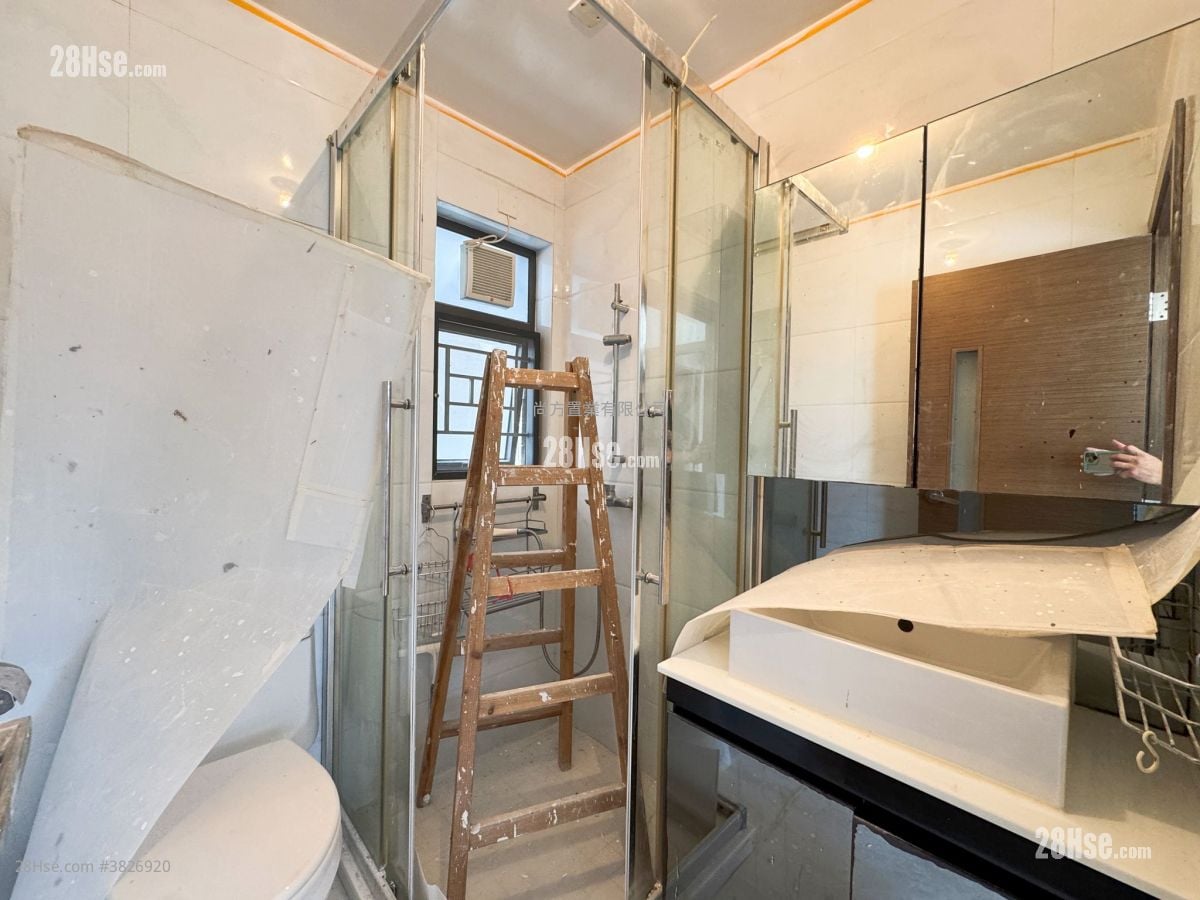 村屋 租盘 3 房 , 2 浴室 700 平方尺