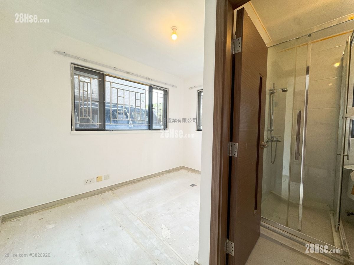 村屋 租盘 3 房 , 2 浴室 700 平方尺