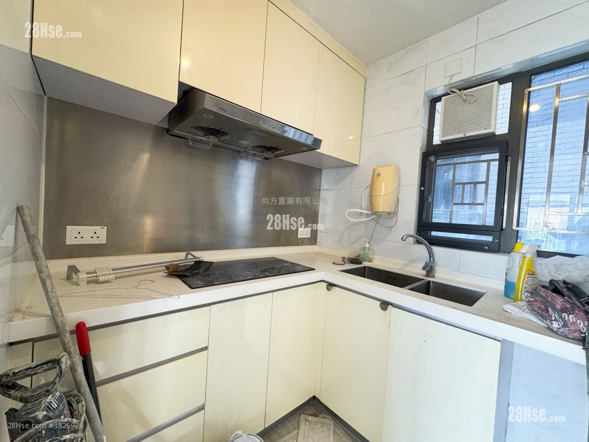 村屋 租盘 3 房 , 2 浴室 700 平方尺