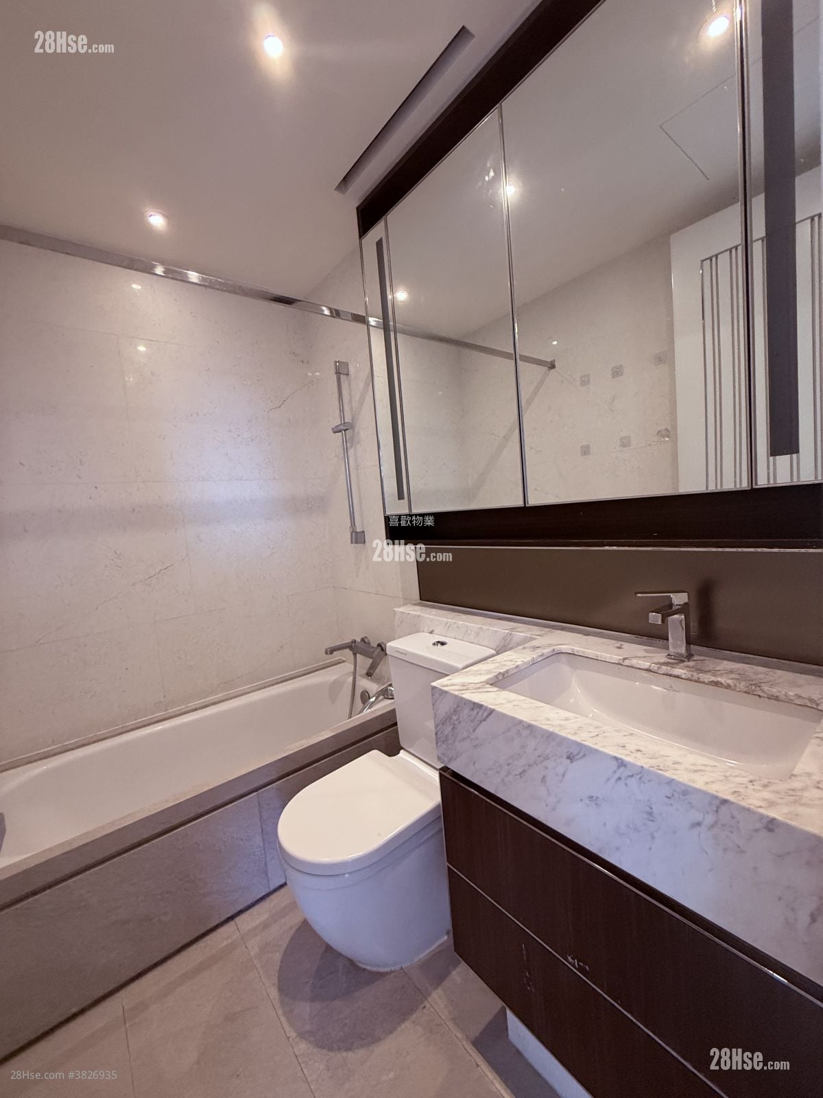 Oasis Kai Tak 租盘 3 房 , 2 浴室 752 平方尺