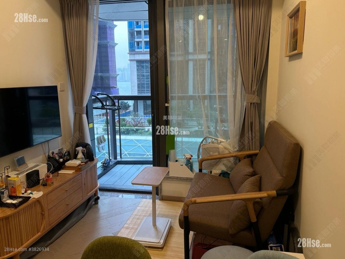 One Victoria Sell 1 Bedroom , 1 Bathroom 338 ft²