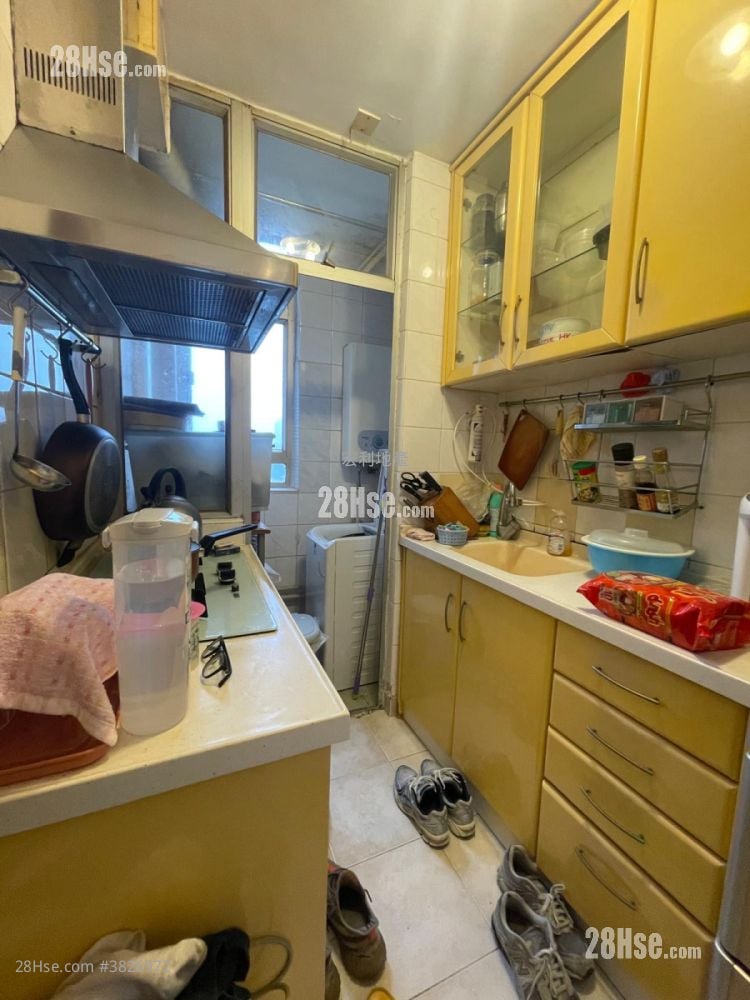 Yuet Chui Court Sell 2 Bedrooms , 1 Bathroom 407 ft²