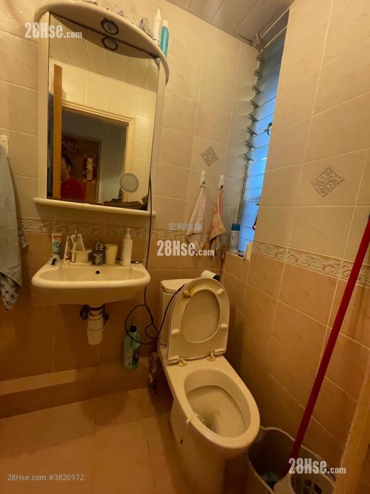 Yuet Chui Court Sell 2 Bedrooms , 1 Bathroom 407 ft²