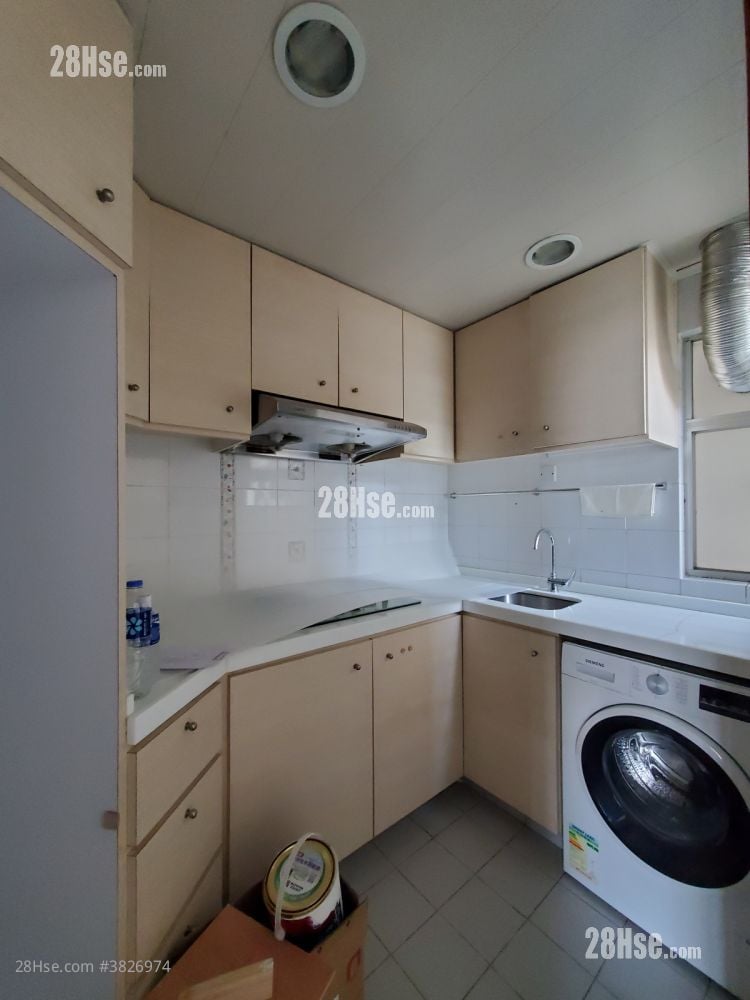 厨房: 嘉湖山庄 租盘 3 房 , 1 浴室 556 平方尺