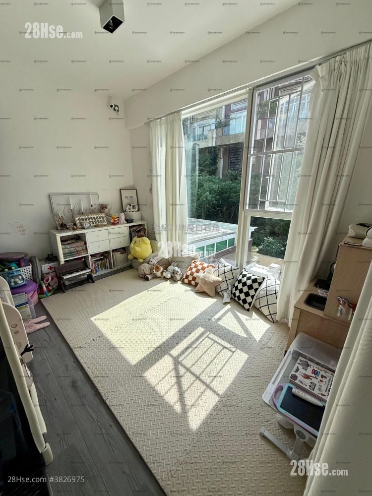 比华利山别墅 售盘 5+ 房 , 2 浴室 1,597 平方尺