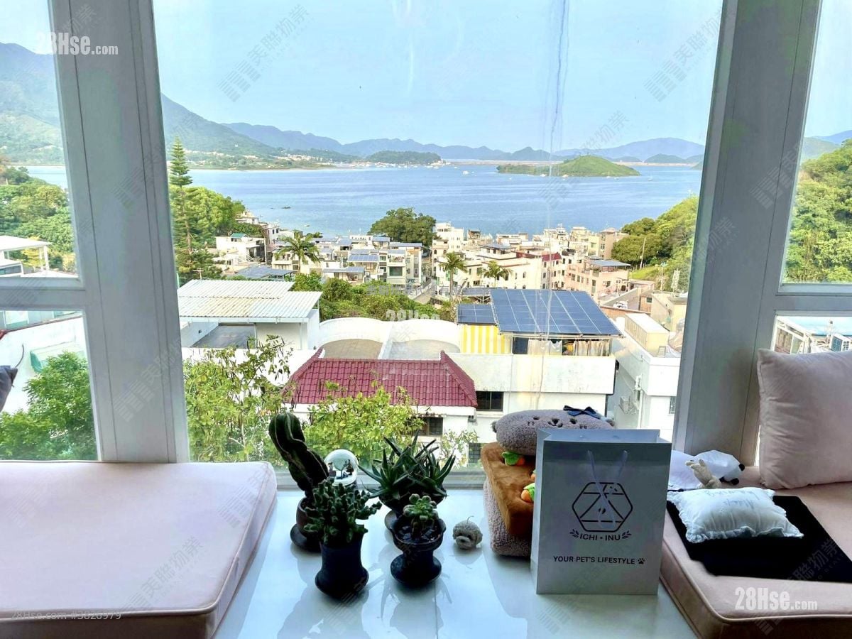 The Beverly Hills Sell 5+ Bedrooms , 3 Bathrooms 2,475 ft²