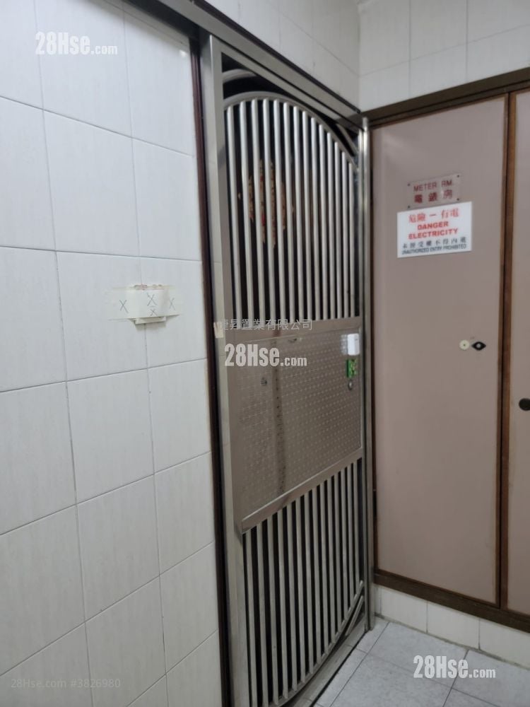 Sunshine Plaza Sell 2 Bedrooms , 1 Bathroom 318 ft²