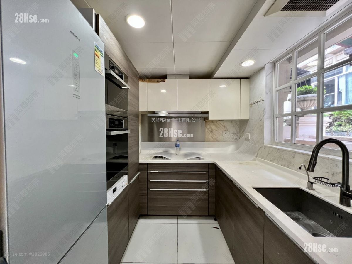 The Beverly Hills Sell 4 Bedrooms , 2 Bathrooms 1,606 ft²