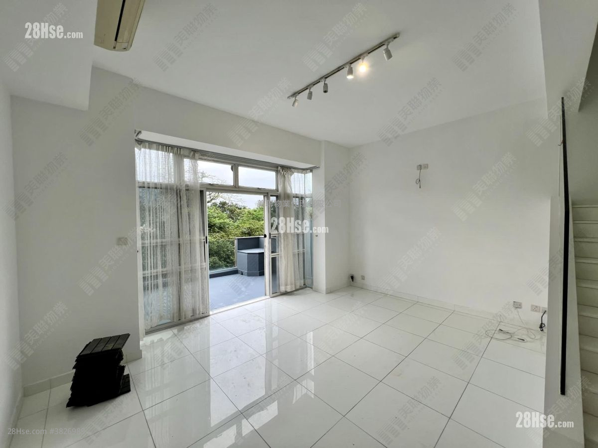 The Beverly Hills Sell 4 Bedrooms , 2 Bathrooms 1,606 ft²