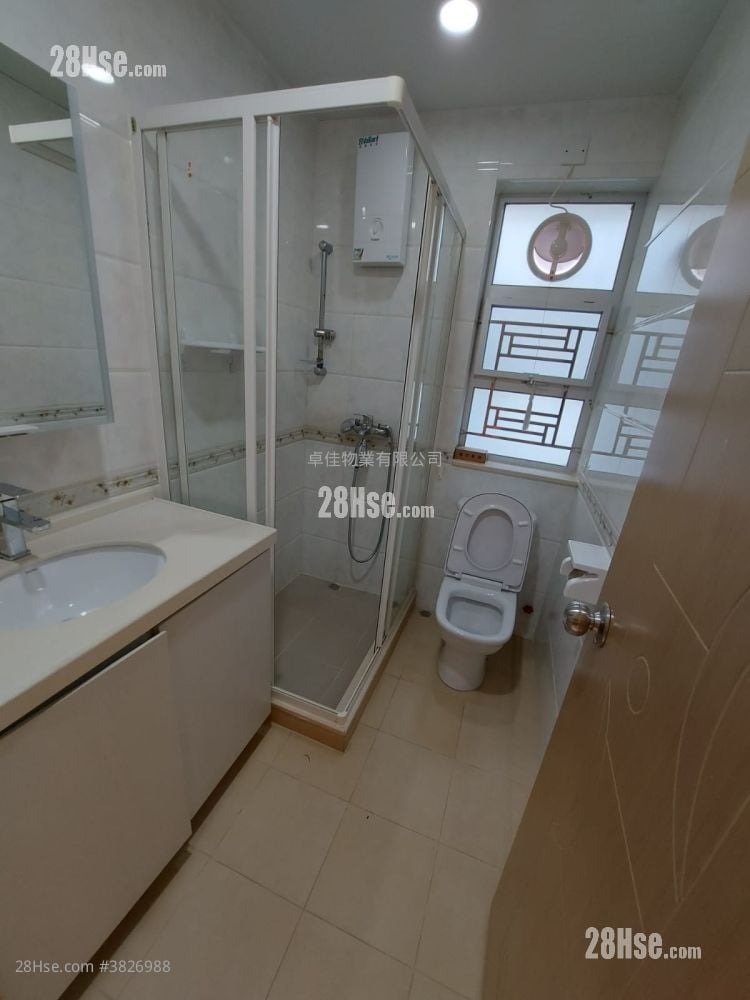 村屋 租盤 3 房 , 1 浴室 700 平方呎