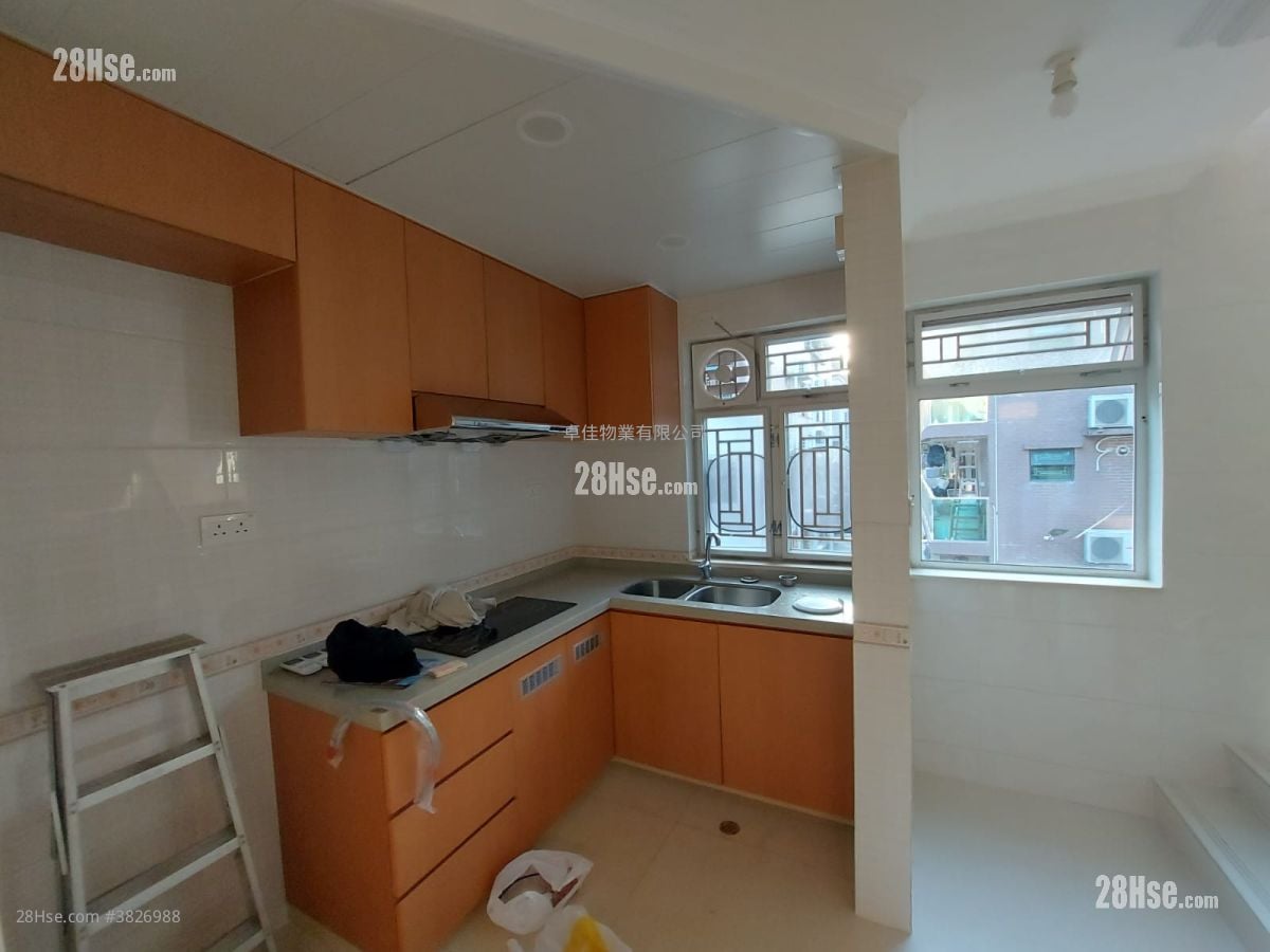 村屋 租盤 3 房 , 1 浴室 700 平方呎