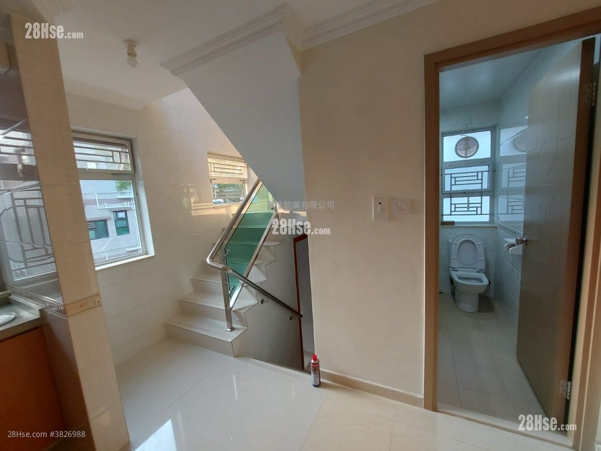 村屋 租盤 3 房 , 1 浴室 700 平方呎