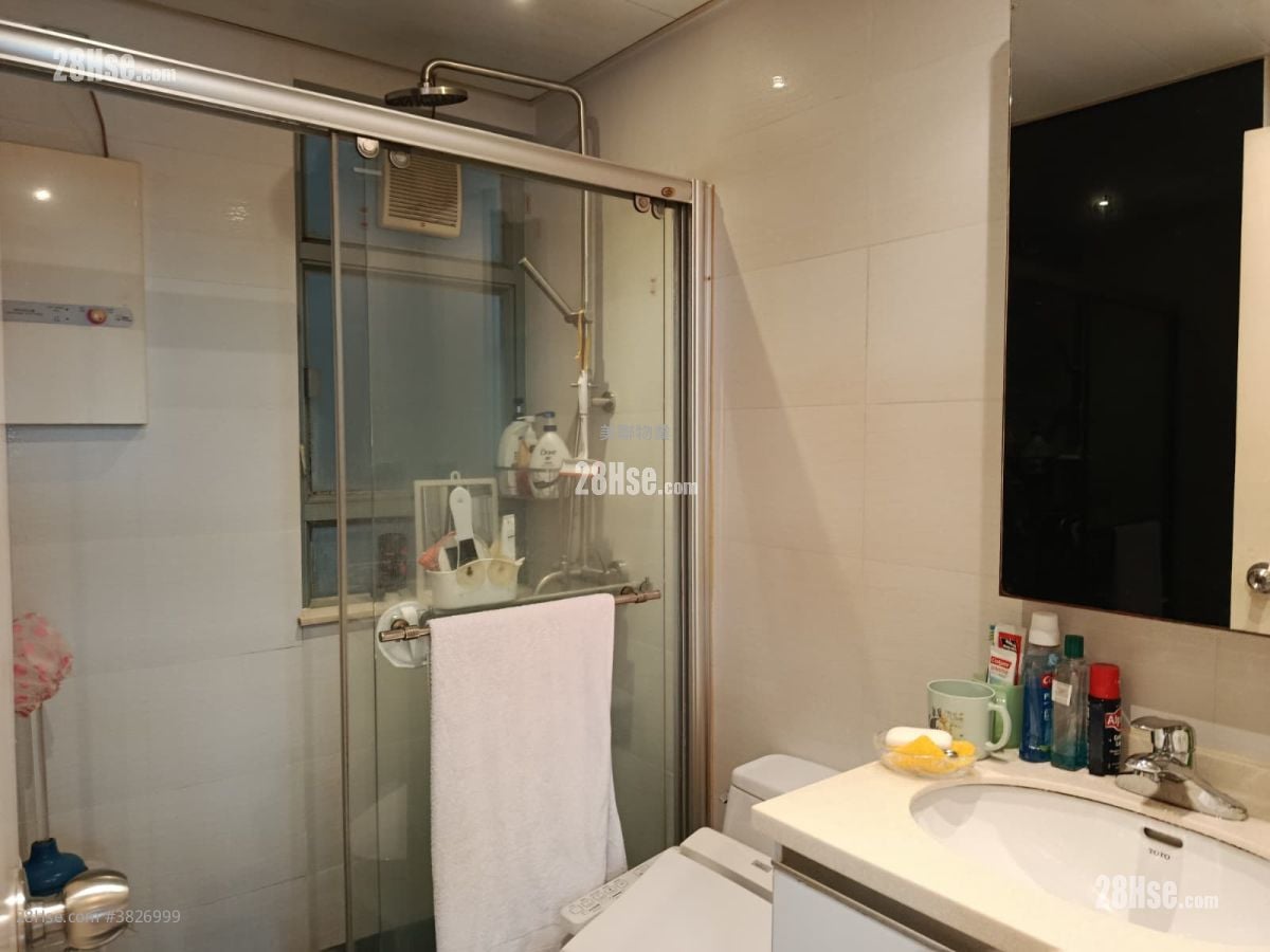 Tung Chung Crescent Rental 2 Bedrooms , 2 Bathrooms 813 ft²