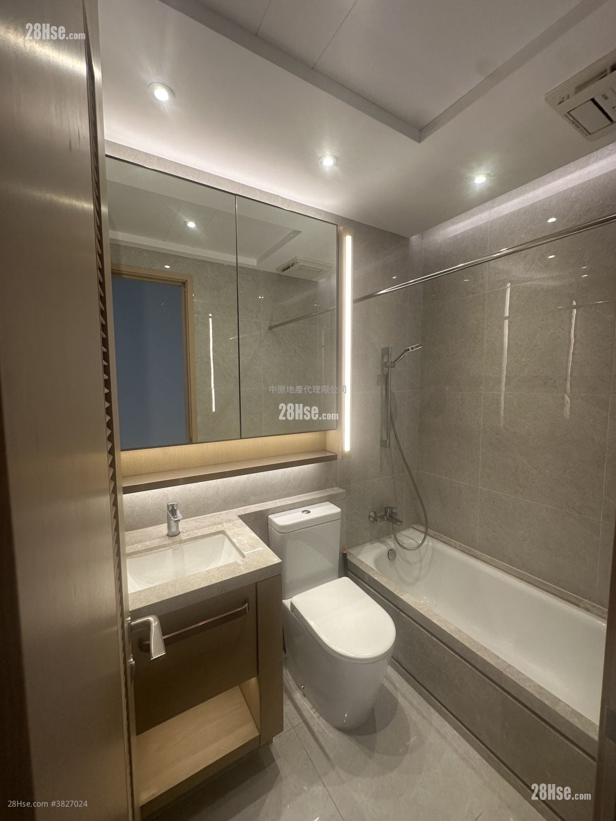 山水盈 售盘 3 房 , 2 浴室 916 平方尺