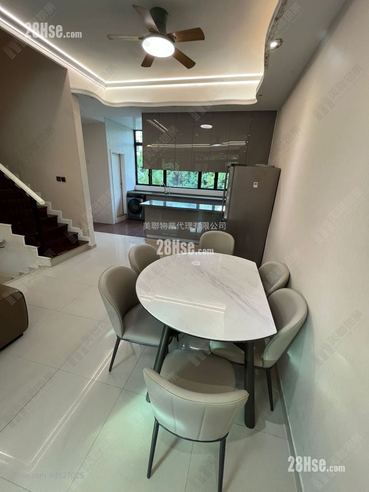 Villa Pinada House Sell 3 Bedrooms , 3 Bathrooms 1,178 ft²