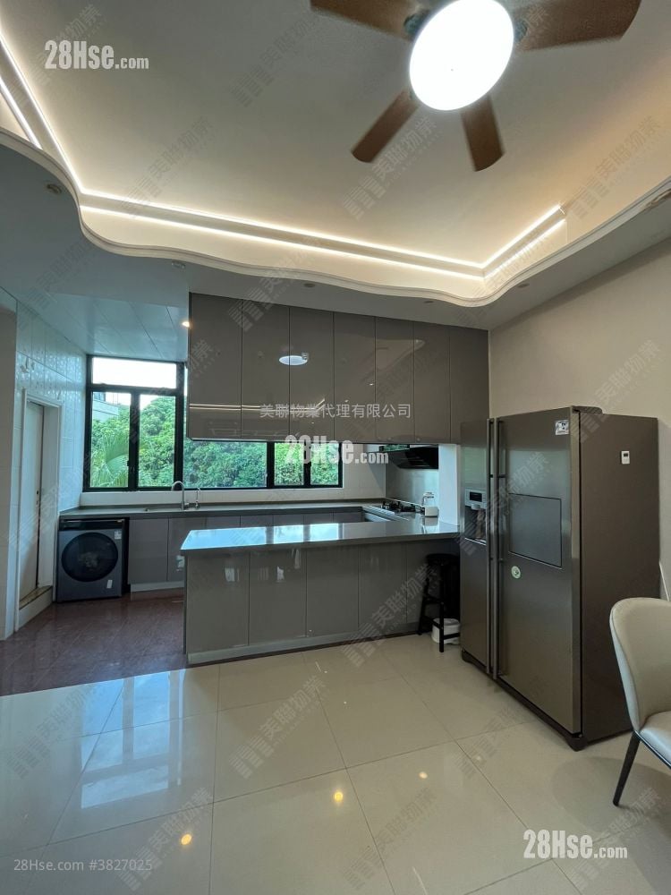 Villa Pinada House Sell 3 Bedrooms , 3 Bathrooms 1,178 ft²