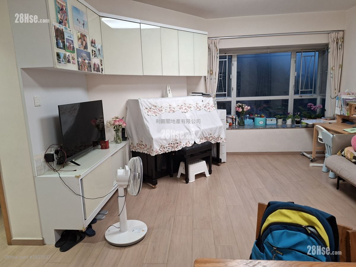 Conduit Tower Sell 2 Bedrooms , 1 Bathroom 567 ft²