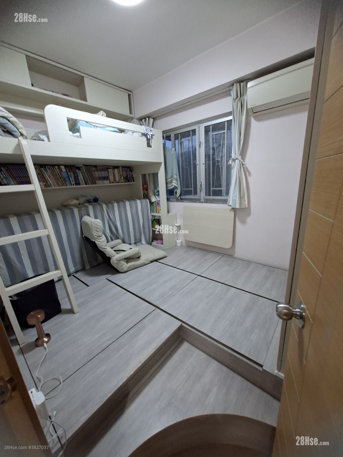 Conduit Tower Sell 2 Bedrooms , 1 Bathroom 567 ft²